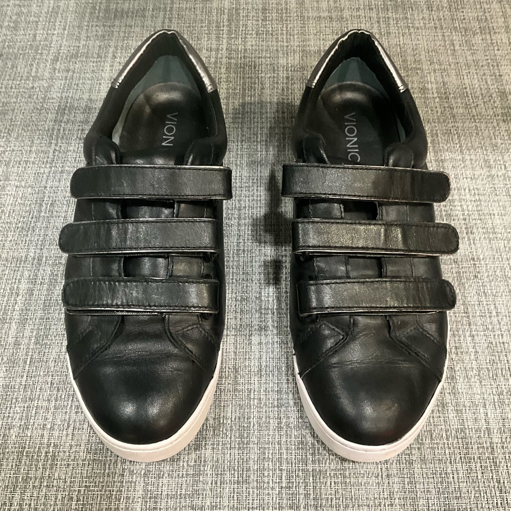 Vionic Spledid Bobbi Women's Black Leather Strap Sneakers